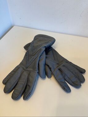 Aris Gray Gloves with Stitch Detail